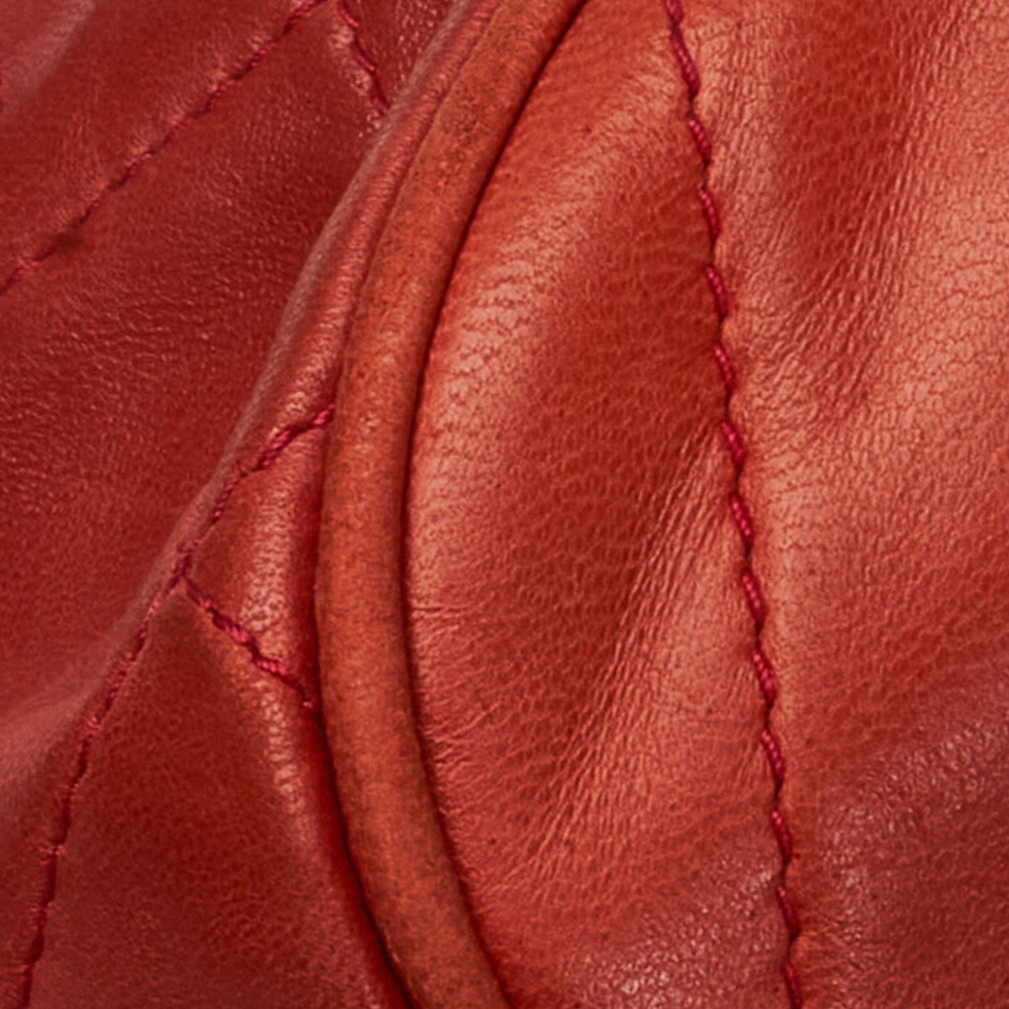 Chanel sac à bandoulière rond rouge matelassé à franges et pompons