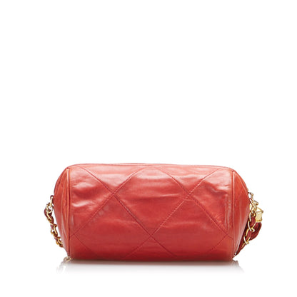 Chanel sac à bandoulière rond rouge matelassé à franges et pompons