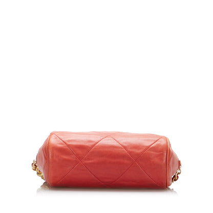Chanel sac à bandoulière rond rouge matelassé à franges et pompons