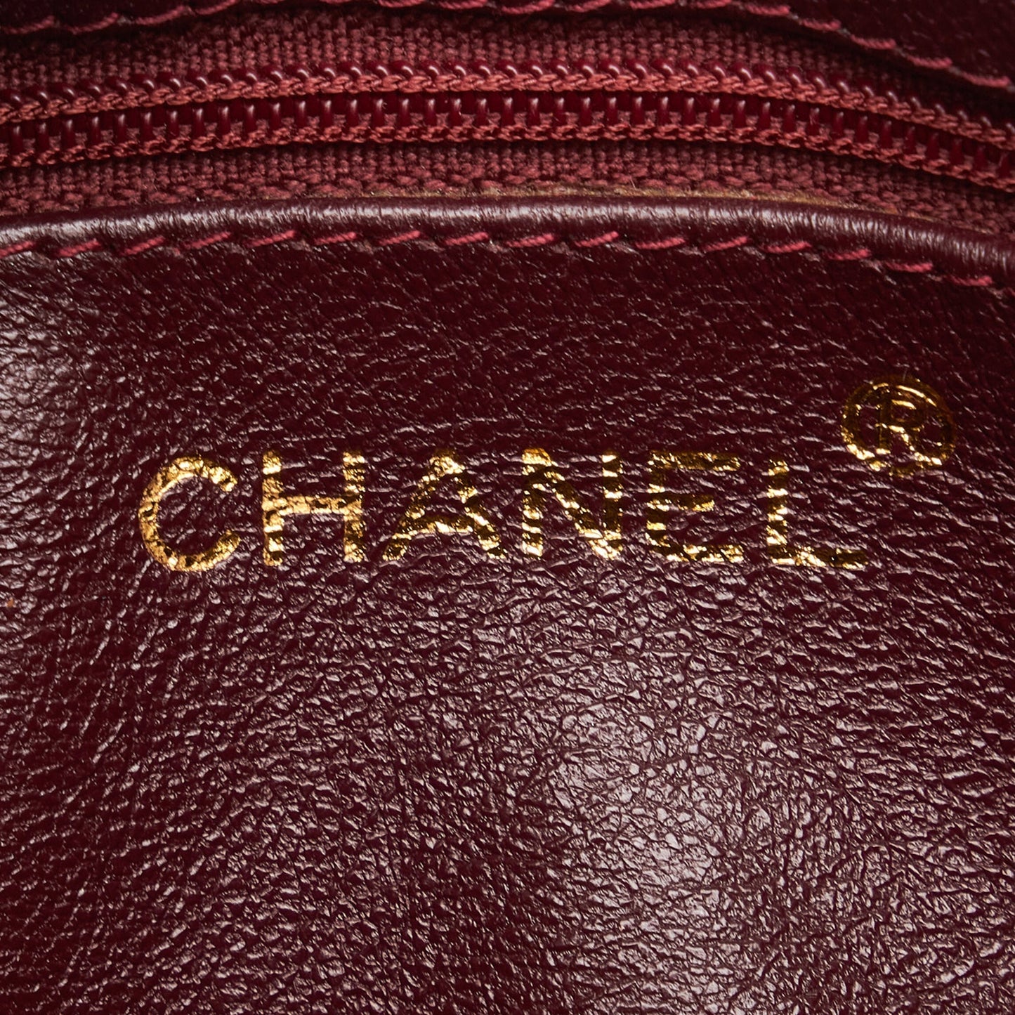 Chanel sac à bandoulière rond rouge matelassé à franges et pompons